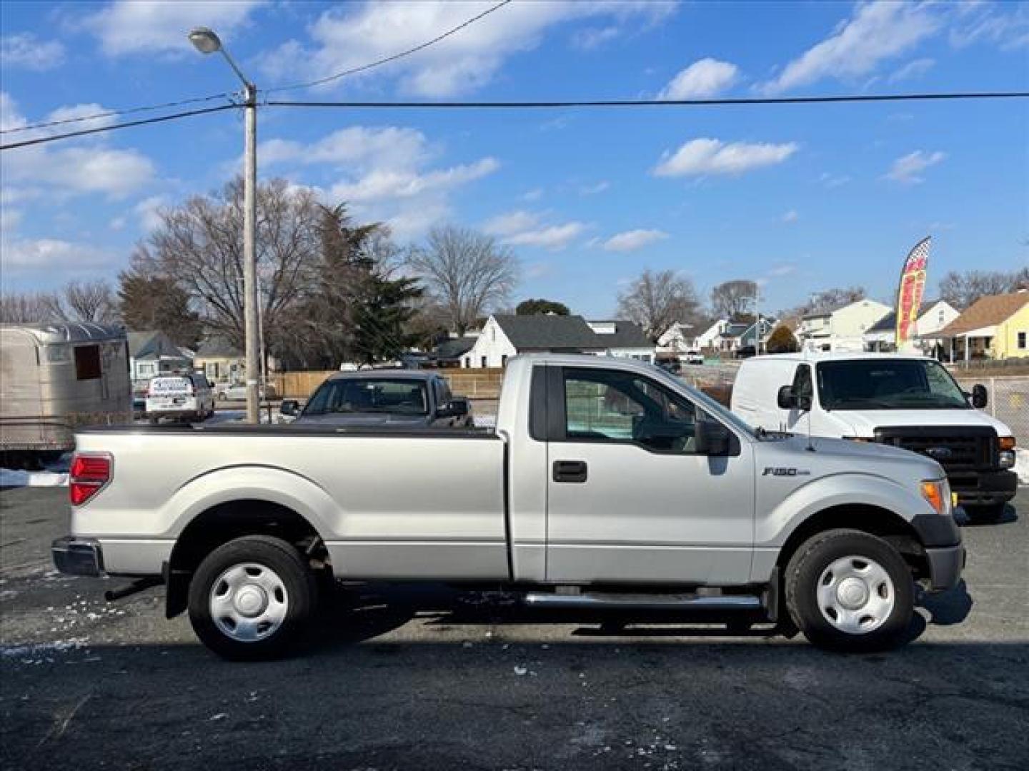 2009 Brilliant Silver Clearcoat Metallic Ford F-150 XL (1FTRF12819K) with an 4.6L 4.6L 3V V8 292hp 320ft. lbs. Sequential-Port F.I. engine, 6-Speed Automatic transmission, located at 50 Eastern Blvd., Essex, MD, 21221, (410) 686-3444, 39.304367, -76.484947 - Photo#5