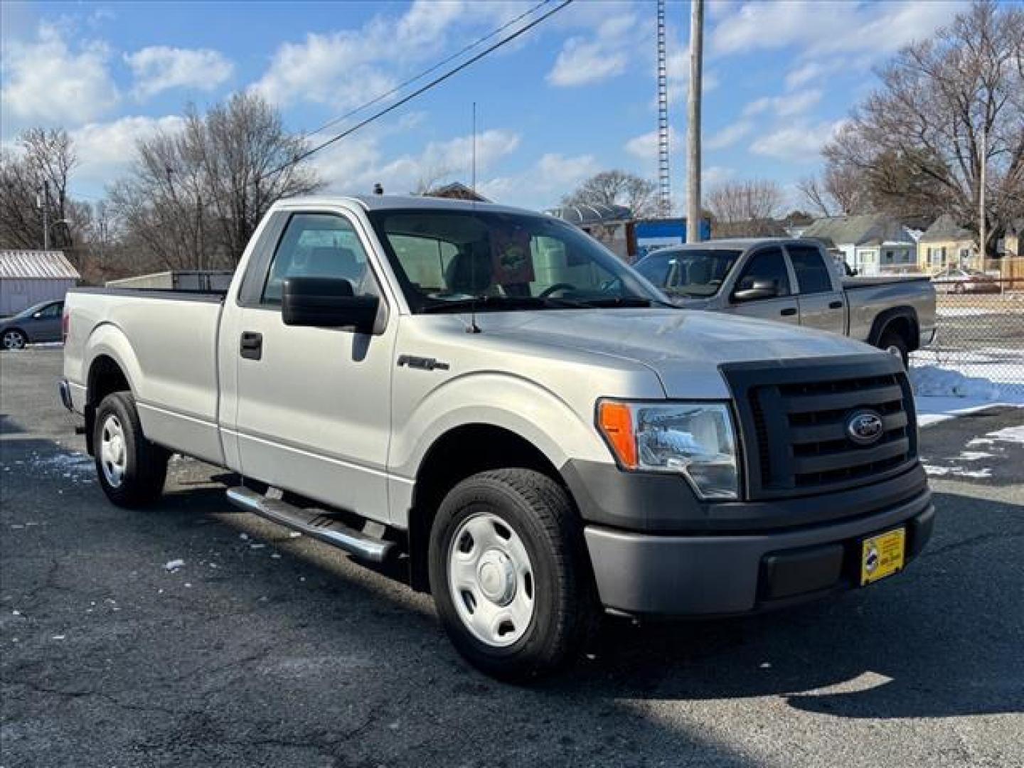 2009 Brilliant Silver Clearcoat Metallic Ford F-150 XL (1FTRF12819K) with an 4.6L 4.6L 3V V8 292hp 320ft. lbs. Sequential-Port F.I. engine, 6-Speed Automatic transmission, located at 50 Eastern Blvd., Essex, MD, 21221, (410) 686-3444, 39.304367, -76.484947 - Photo#6