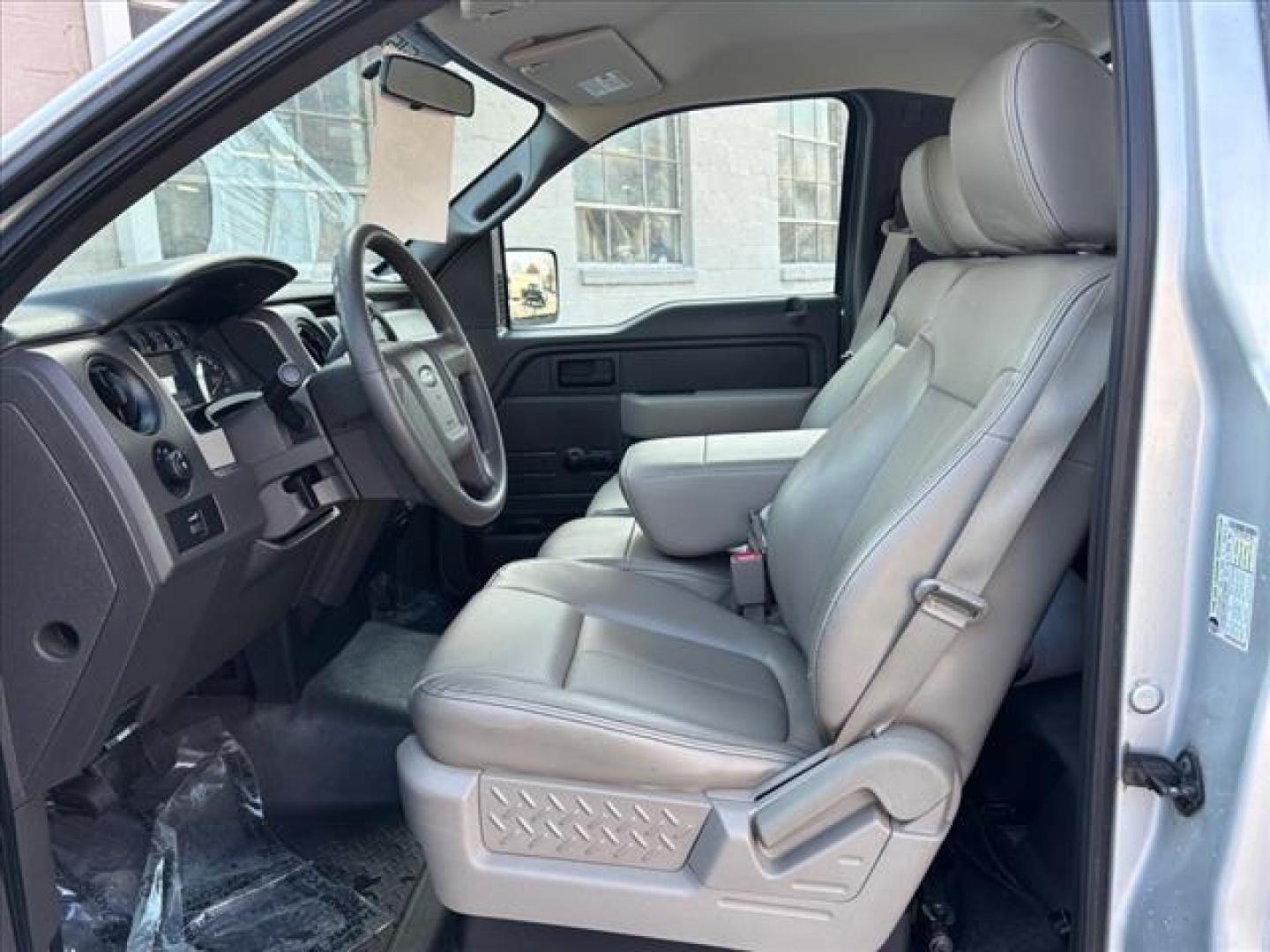 2009 Brilliant Silver Clearcoat Metallic Ford F-150 XL (1FTRF12819K) with an 4.6L 4.6L 3V V8 292hp 320ft. lbs. Sequential-Port F.I. engine, 6-Speed Automatic transmission, located at 50 Eastern Blvd., Essex, MD, 21221, (410) 686-3444, 39.304367, -76.484947 - Photo#11