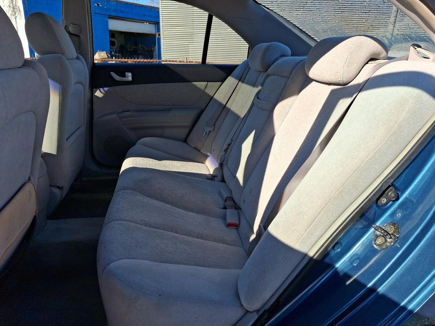 2006 BLUE HYUNDAI SONATA (1NPEU46C46H) , located at 50 Eastern Blvd., Essex, MD, 21221, (410) 686-3444, 39.304367, -76.484947 - Introducing the 2006 Hyundai Sonata, a spacious and reliable sedan designed to elevate your driving experience. Finished in a striking blue exterior, this Sonata combines style with practicality, making it an ideal choice for both urban commuting and weekend adventures. Under the hood, the efficie - Photo#9