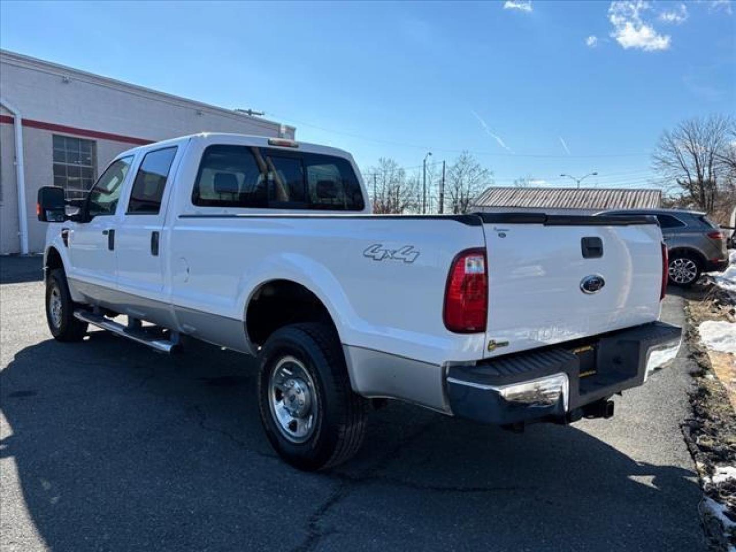 2008 Oxford White Clearcoat Ford F-250 Super Duty XLT (1FTSW21598E) with an 5.4L Triton 5.4L V8 300hp 365ft. lbs. Sequential-Port F.I. engine, Automatic transmission, located at 50 Eastern Blvd., Essex, MD, 21221, (410) 686-3444, 39.304367, -76.484947 - Photo#2