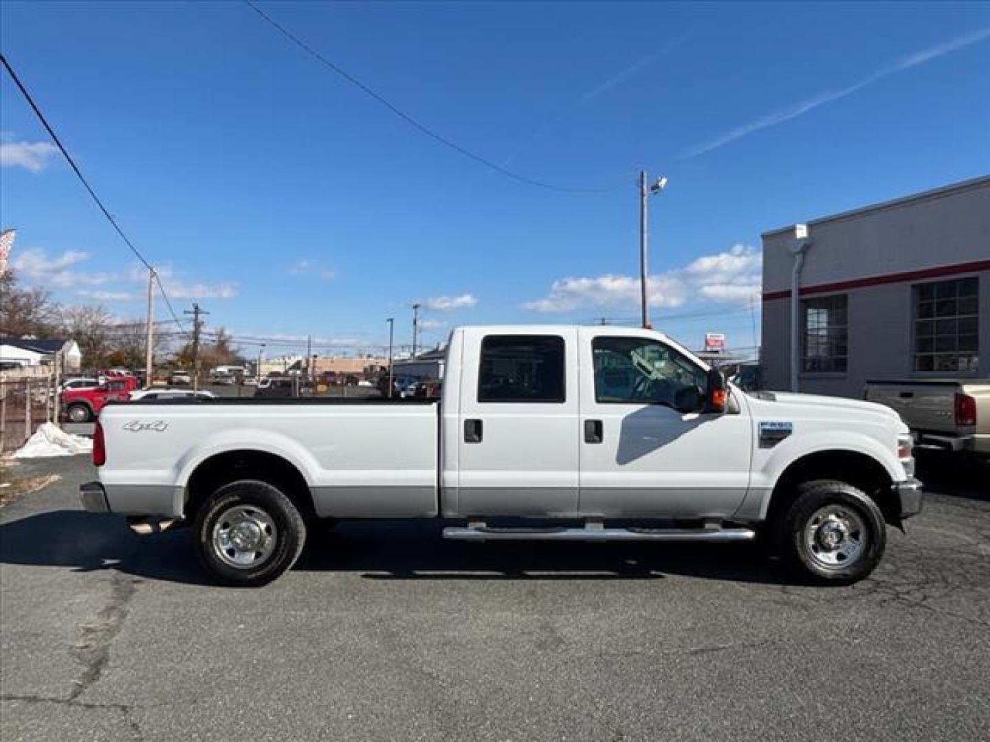 2008 Oxford White Clearcoat Ford F-250 Super Duty XLT (1FTSW21598E) with an 5.4L Triton 5.4L V8 300hp 365ft. lbs. Sequential-Port F.I. engine, Automatic transmission, located at 50 Eastern Blvd., Essex, MD, 21221, (410) 686-3444, 39.304367, -76.484947 - Photo#6