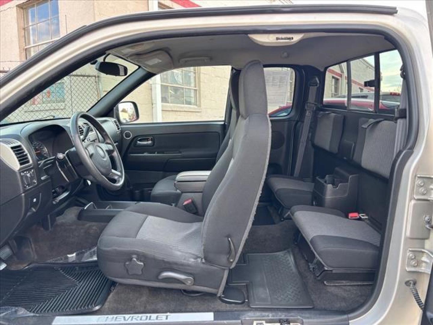 2007 Silver Chevrolet Colorado (1GCDT19E078) with an 3.7L 5 Cylinder Fuel Injected engine, Automatic transmission, located at 50 Eastern Blvd., Essex, MD, 21221, (410) 686-3444, 39.304367, -76.484947 - Photo#11