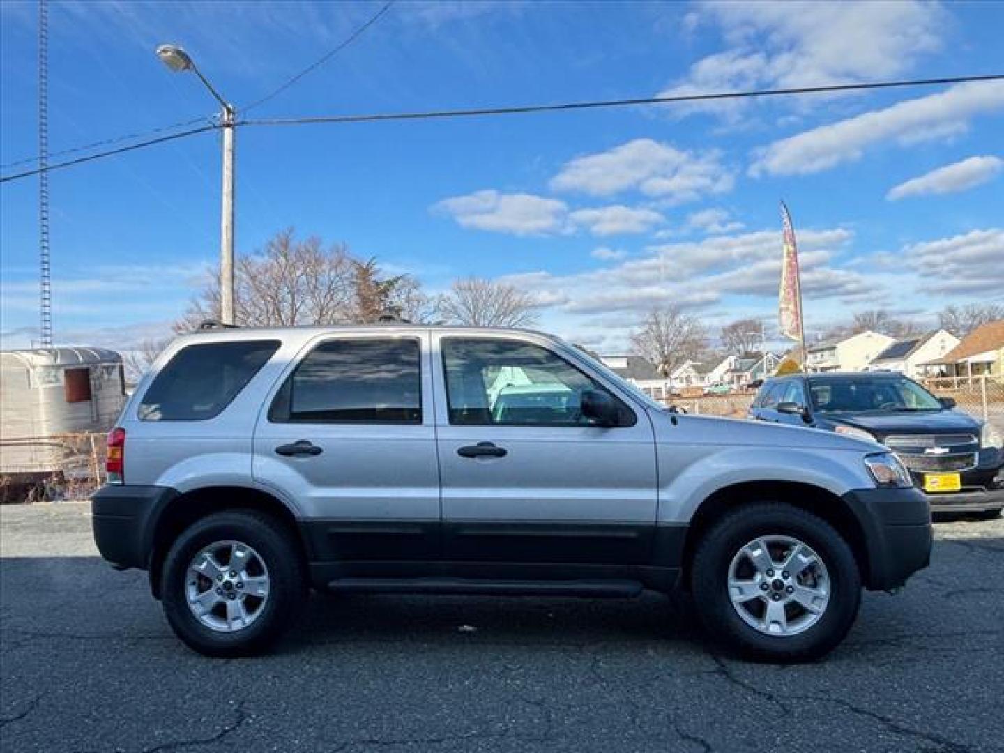 2005 Gray Ford Escape XLT (1FMYU93155K) with an 3.0L 6 Cylinder Fuel Injected engine, Automatic transmission, located at 50 Eastern Blvd., Essex, MD, 21221, (410) 686-3444, 39.304367, -76.484947 - Photo#6