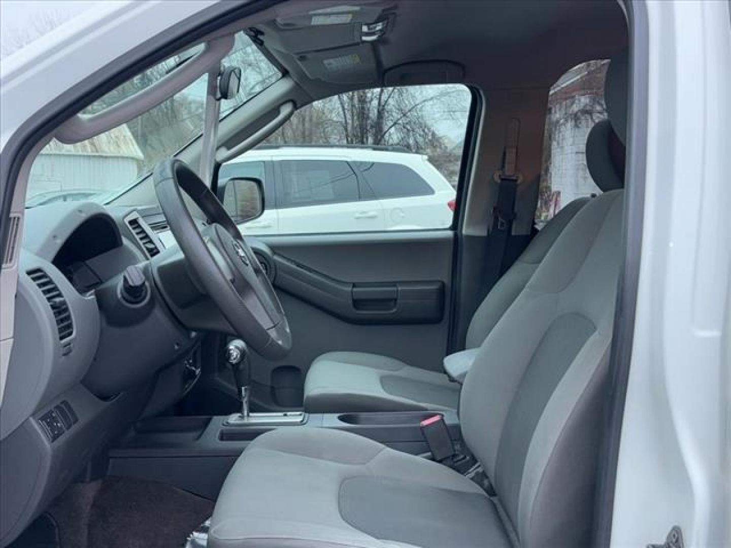 2010 White Nissan Xterra S (5N1AN0NW1AC) with an 4.0L 4.0L V6 261hp 281ft. lbs. Fuel Injected engine, 5-Speed Automatic transmission, located at 50 Eastern Blvd., Essex, MD, 21221, (410) 686-3444, 39.304367, -76.484947 - Photo#9