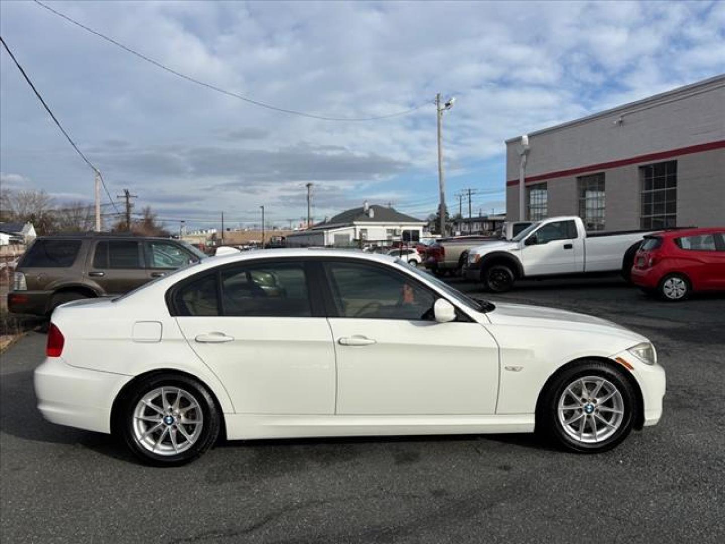 2010 White BMW 3 Series 328i (WBAPH7G58AN) with an 3.0L 6 Cylinder Fuel Injected engine, Automatic transmission, located at 50 Eastern Blvd., Essex, MD, 21221, (410) 686-3444, 39.304367, -76.484947 - Photo#5