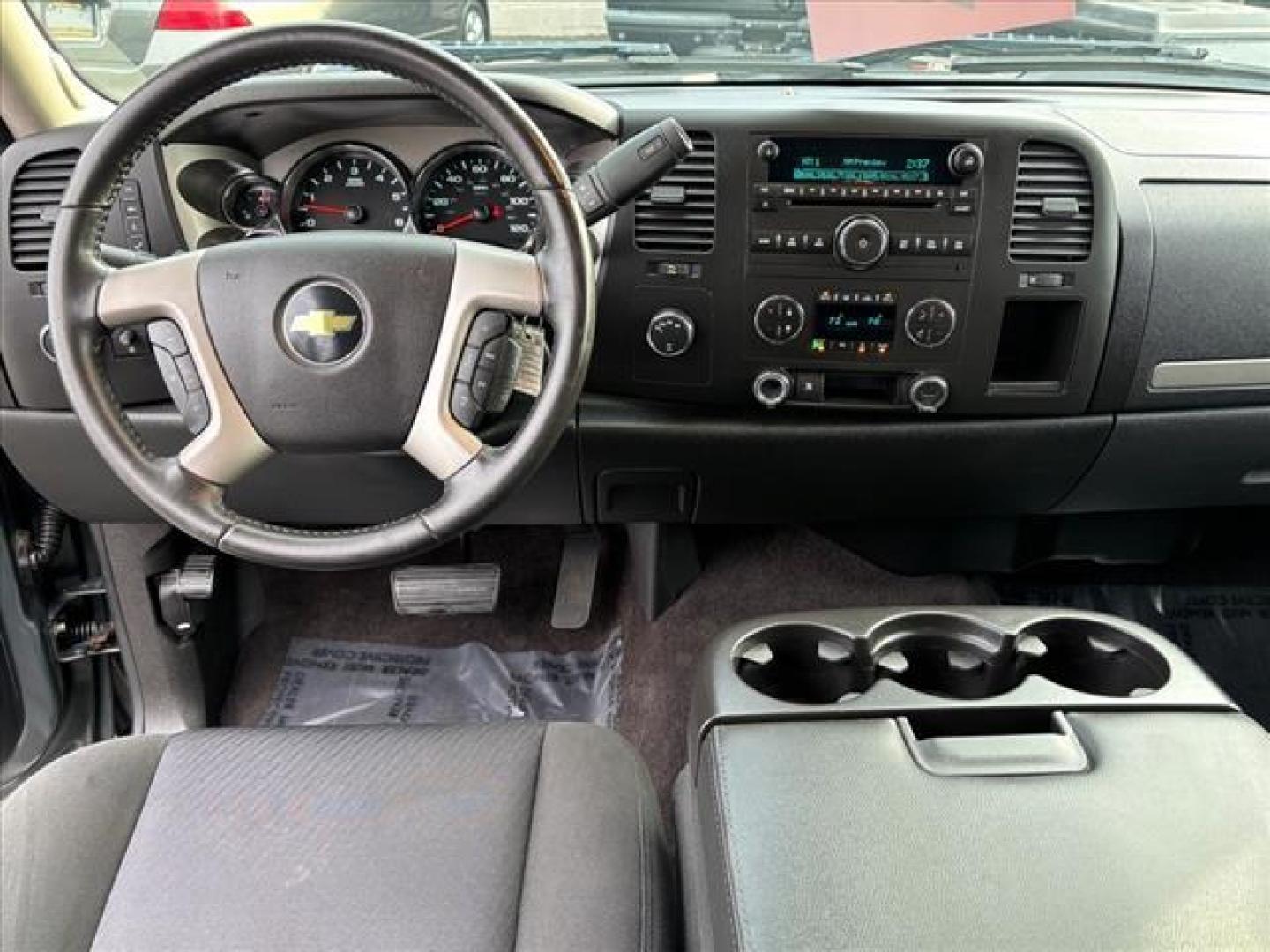 2011 Gray Chevrolet Silverado 1500 LT (1GCRKSE33BZ) with an 5.3L 8 Cylinder Sequential-Port F.I. engine, Automatic transmission, located at 50 Eastern Blvd., Essex, MD, 21221, (410) 686-3444, 39.304367, -76.484947 - Photo#14