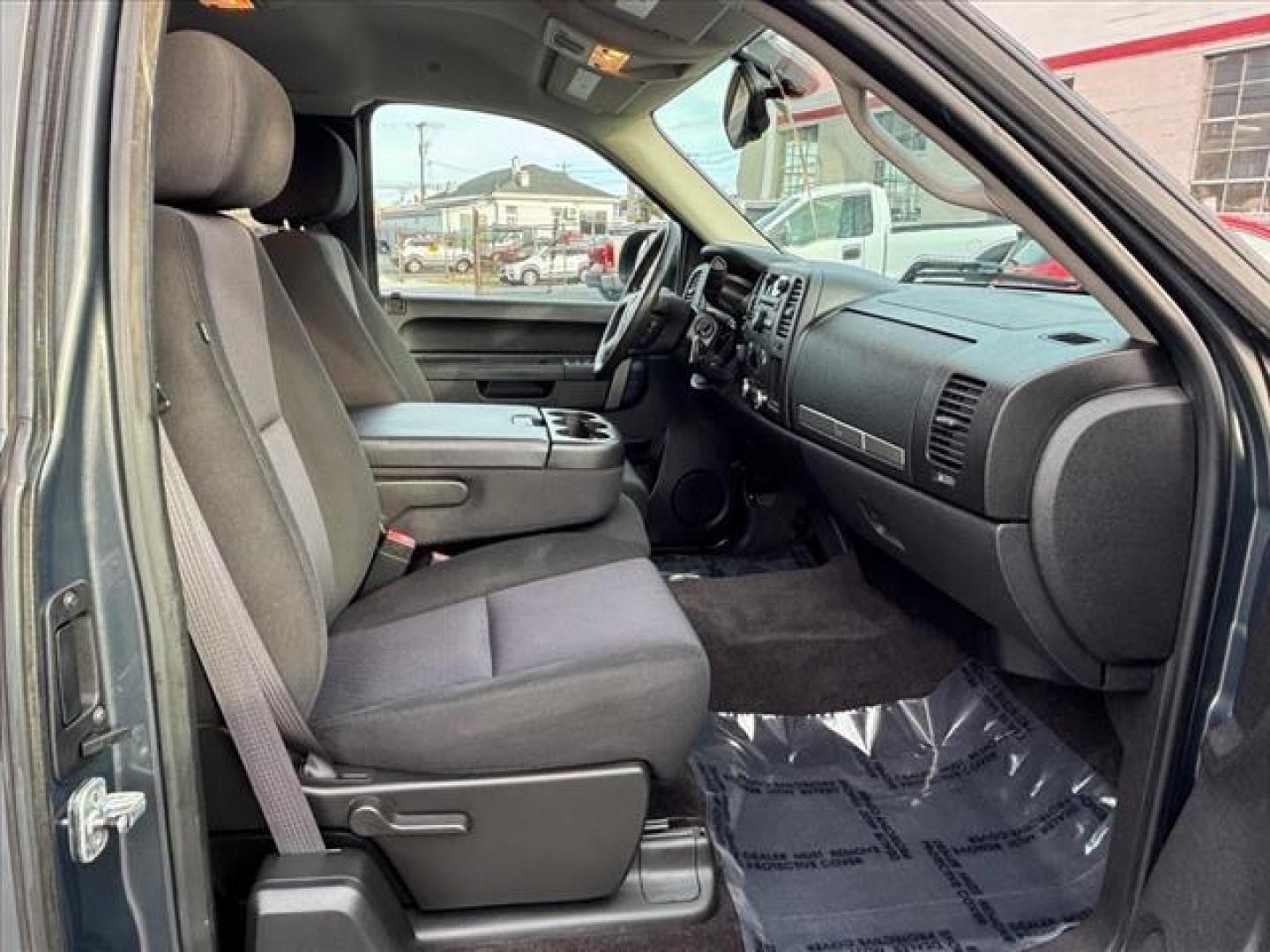 2011 Gray Chevrolet Silverado 1500 LT (1GCRKSE33BZ) with an 5.3L 8 Cylinder Sequential-Port F.I. engine, Automatic transmission, located at 50 Eastern Blvd., Essex, MD, 21221, (410) 686-3444, 39.304367, -76.484947 - Photo#16