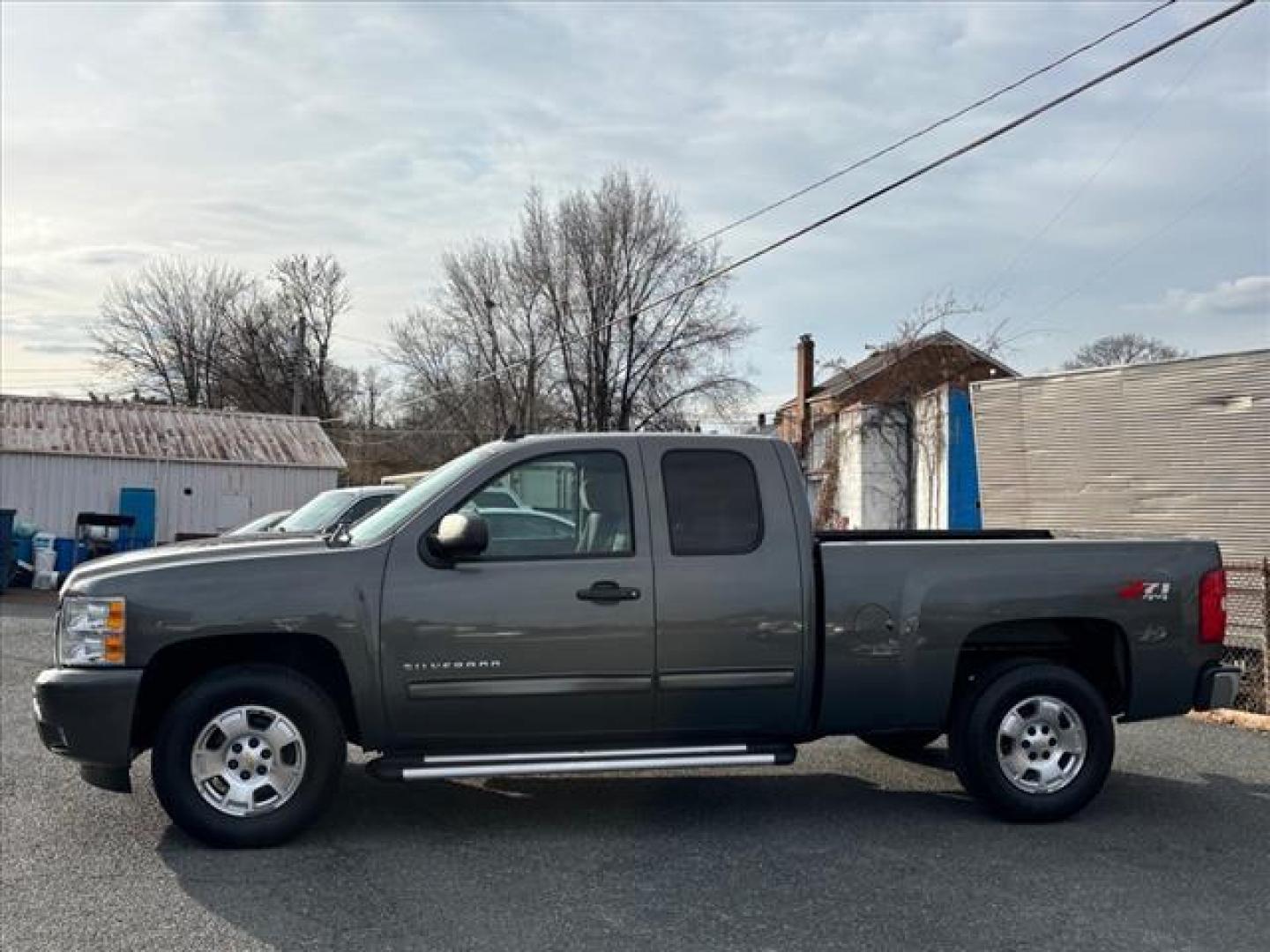 2011 Gray Chevrolet Silverado 1500 LT (1GCRKSE33BZ) with an 5.3L 8 Cylinder Sequential-Port F.I. engine, Automatic transmission, located at 50 Eastern Blvd., Essex, MD, 21221, (410) 686-3444, 39.304367, -76.484947 - Photo#1