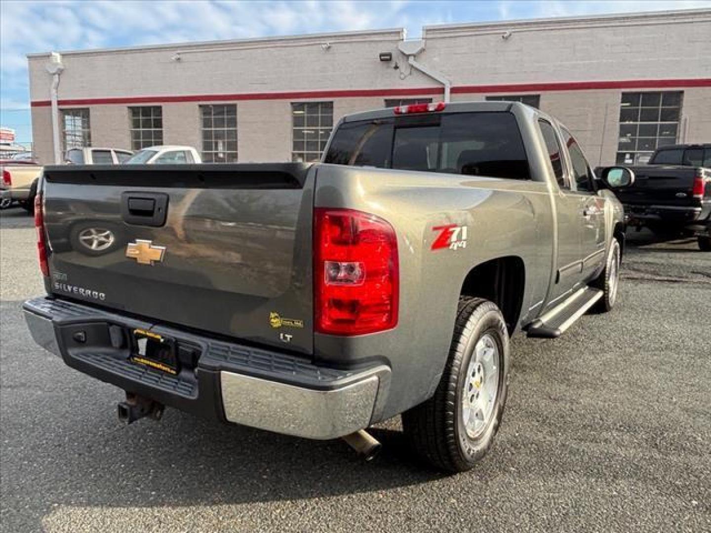 2011 Gray Chevrolet Silverado 1500 LT (1GCRKSE33BZ) with an 5.3L 8 Cylinder Sequential-Port F.I. engine, Automatic transmission, located at 50 Eastern Blvd., Essex, MD, 21221, (410) 686-3444, 39.304367, -76.484947 - Photo#5