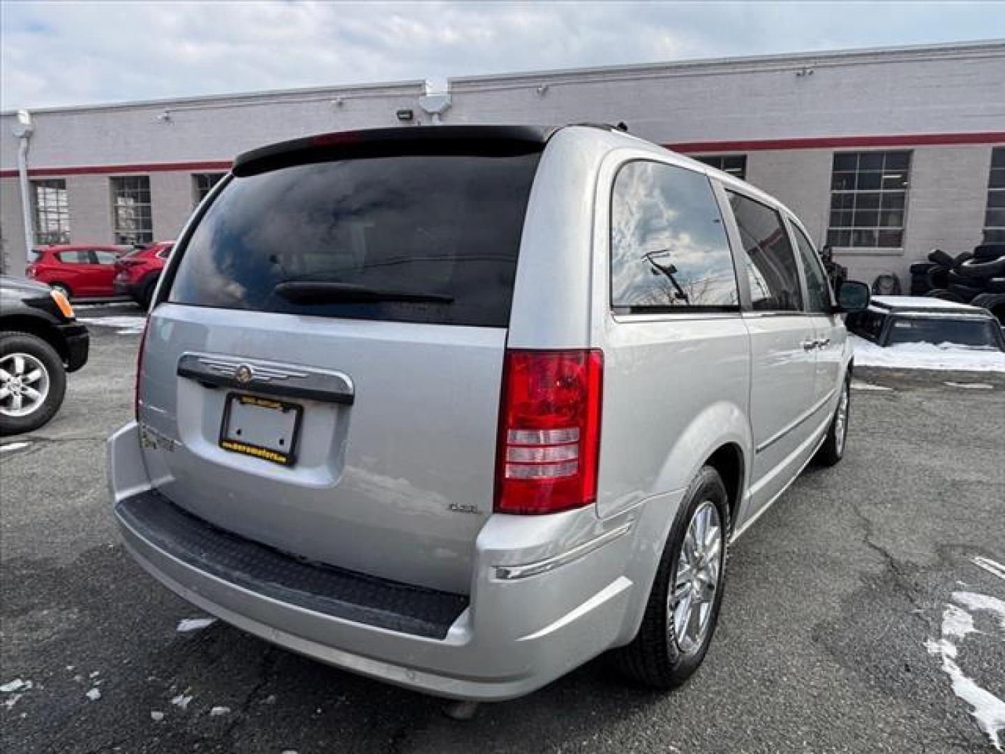 2008 Bright Silver Metallic Chrysler Town and Country Limited (2A8HR64X98R) with an 4.0L 6 Cylinder Fuel Injected engine, Automatic transmission, located at 50 Eastern Blvd., Essex, MD, 21221, (410) 686-3444, 39.304367, -76.484947 - Photo#5