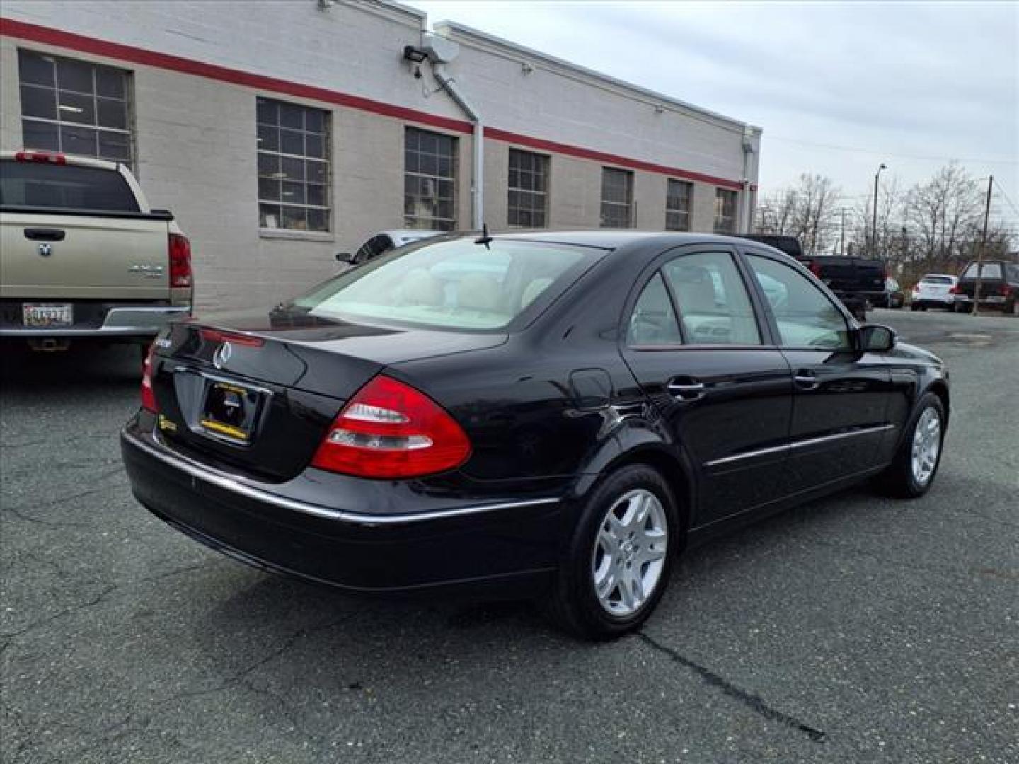 2005 Black 40 Mercedes-Benz E-Class E 320 (WDBUF65J85A) with an 3.2L 6 Cylinder Fuel Injected engine, Automatic transmission, located at 50 Eastern Blvd., Essex, MD, 21221, (410) 686-3444, 39.304367, -76.484947 - Photo#4