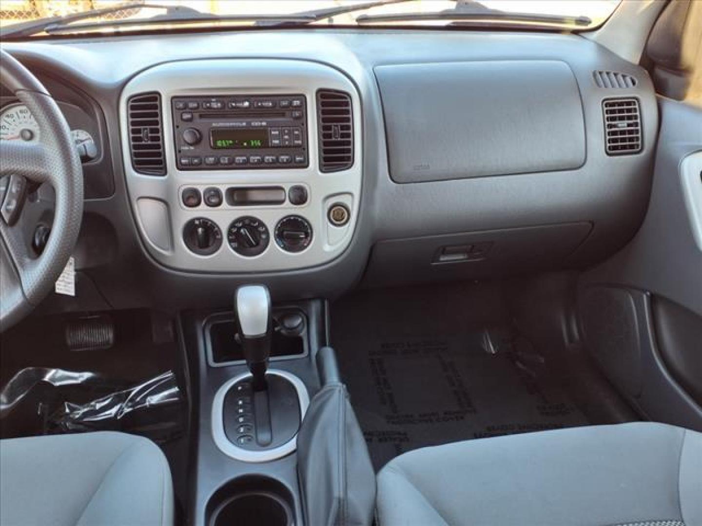 2006 Redfire Clearcoat Metallic Ford Escape XLT Sport (1FMYU03116K) with an 3.0L 3.0L NA V6 double overhead cam (DOHC) 24V Fuel Injected engine, 4-Speed Automatic transmission, located at 50 Eastern Blvd., Essex, MD, 21221, (410) 686-3444, 39.304367, -76.484947 - Photo#16