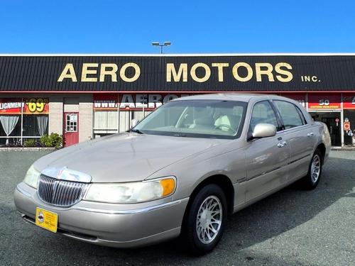 2000 Lincoln Town Car